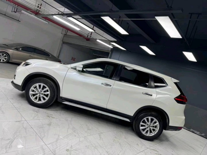 成都20年日产奇骏5