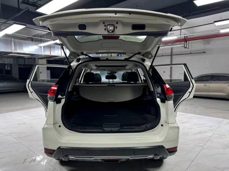 成都20年日产奇骏9