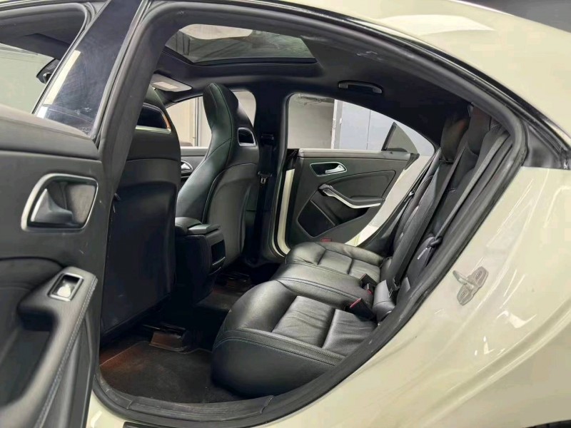 成都15年奔驰CLA9