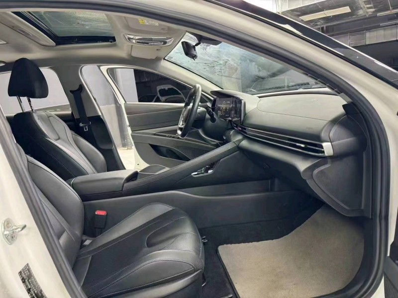 成都21年现代伊兰特4