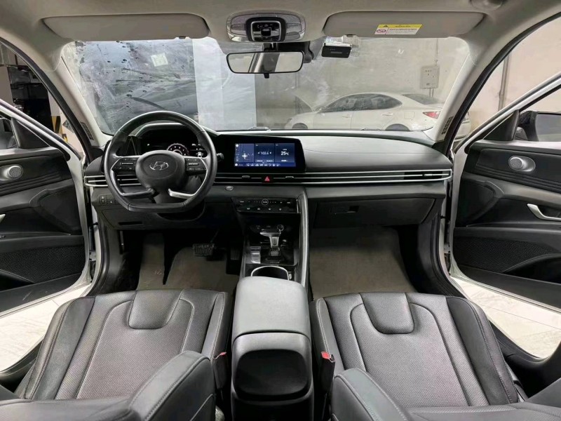 成都21年现代伊兰特6