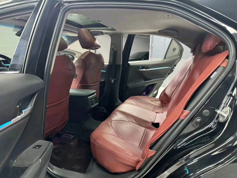 成都20年丰田凯美瑞6