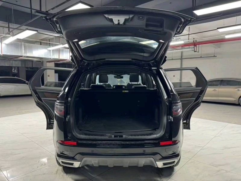 成都20年路虎发现7