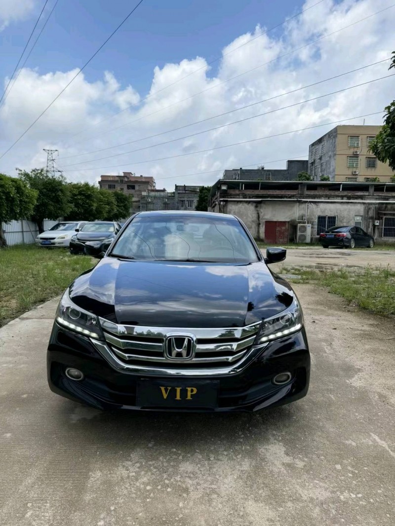 深圳16年本田雅阁1