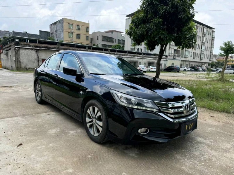 深圳16年本田雅阁2