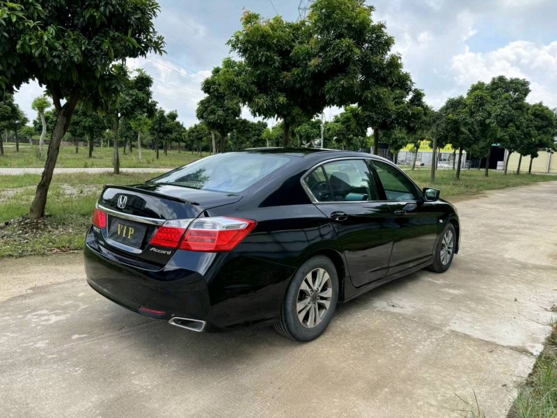 深圳16年本田雅阁3