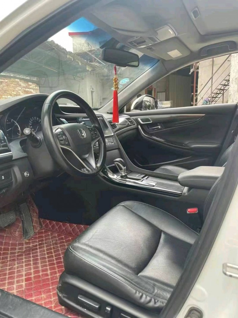 佛山17年本田思铂睿4