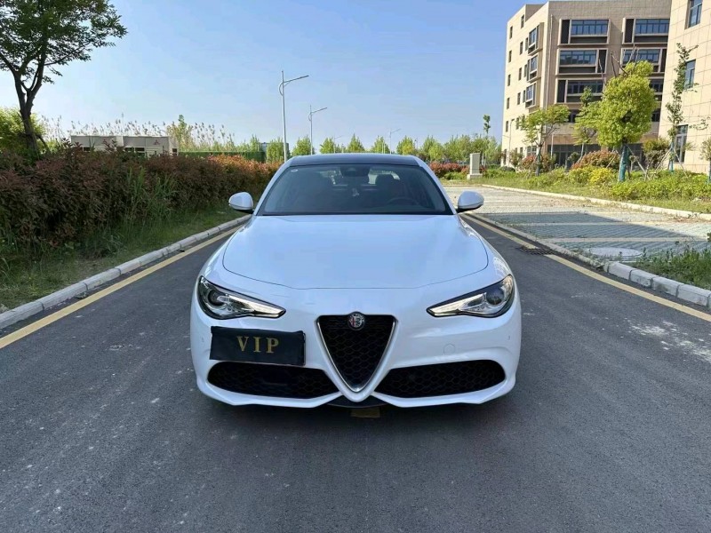 徐州21年阿尔法·罗密欧Giulia1
