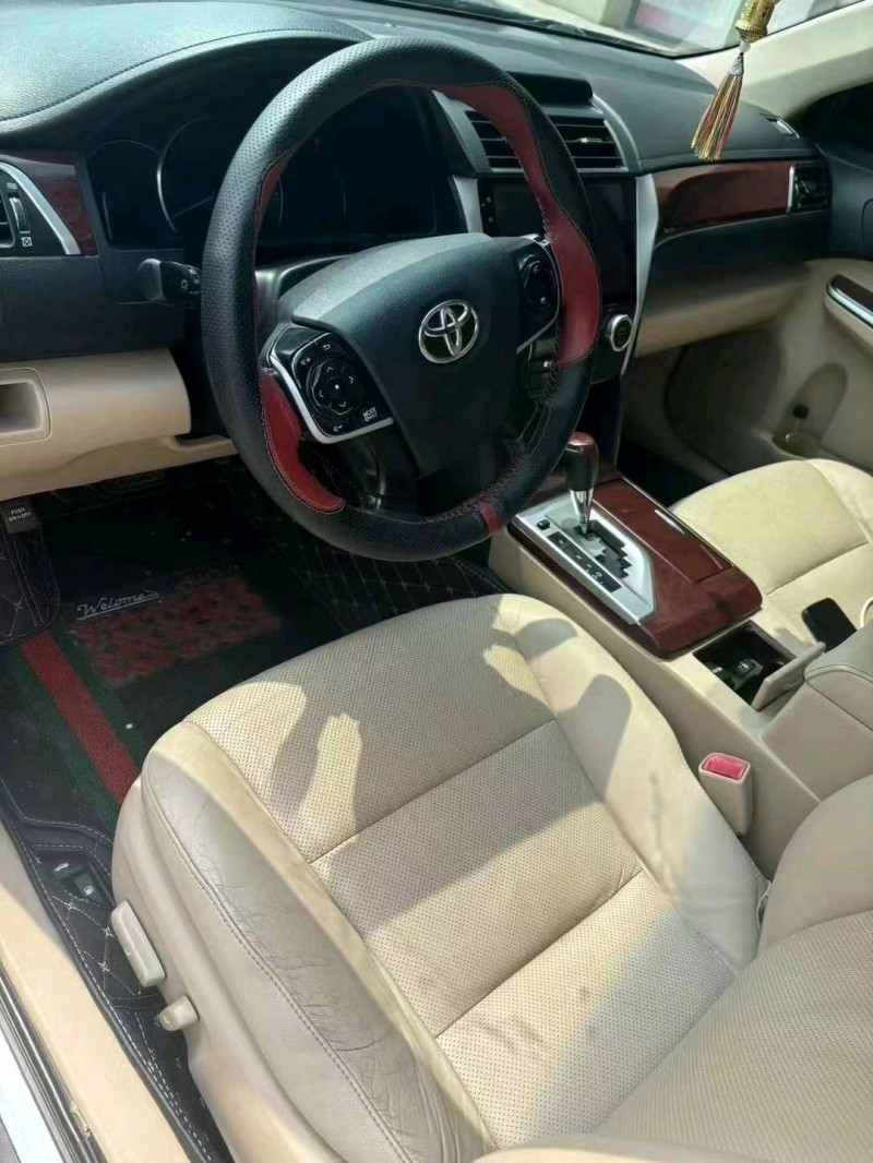 保定12年丰田凯美瑞8