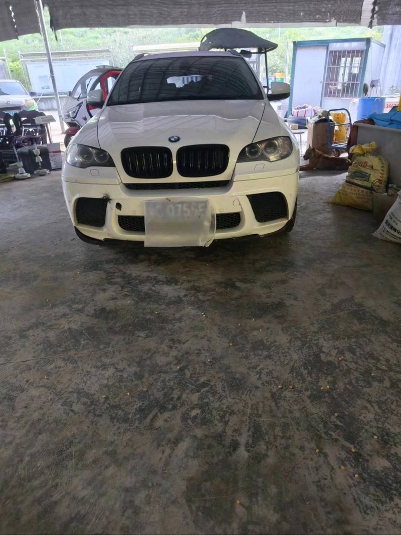 崇左13年寶馬X61