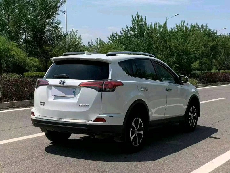 南通19年豐田RAV4榮放4