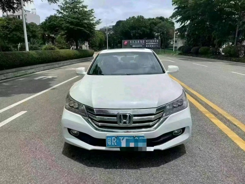 佛山16年本田雅阁1