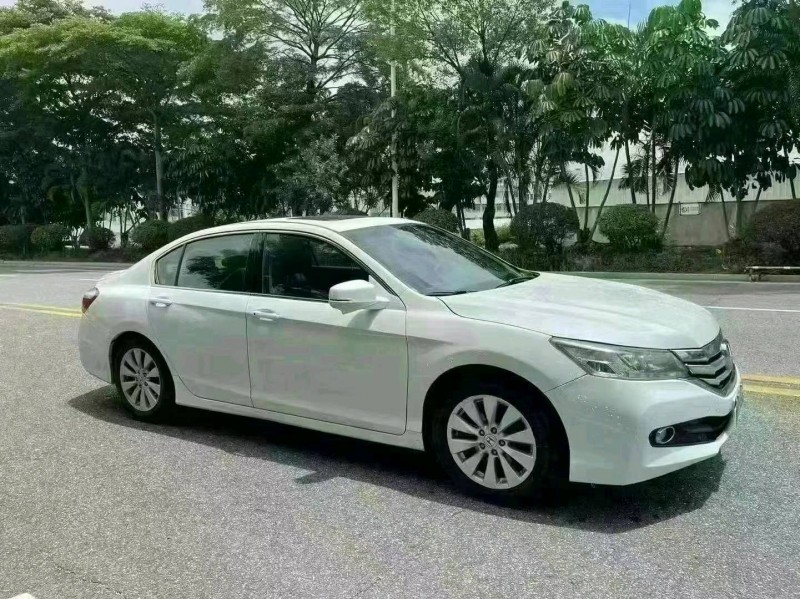 佛山16年本田雅阁2