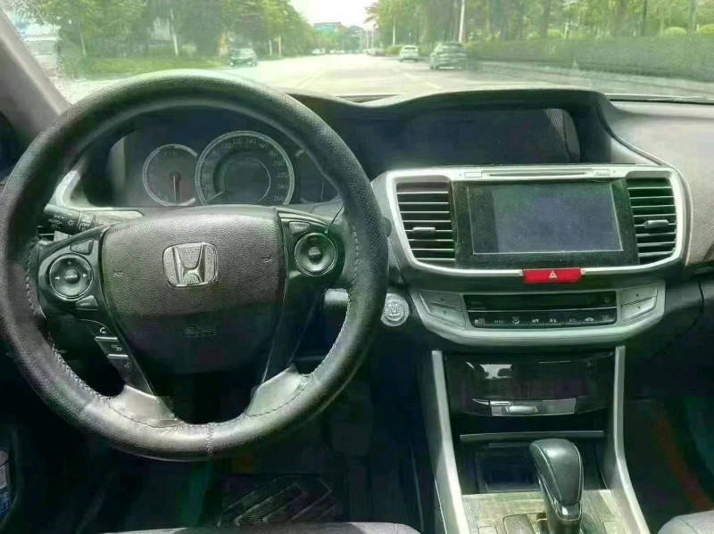 佛山16年本田雅阁8