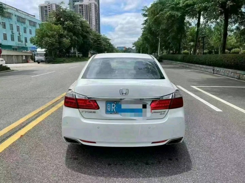 佛山16年本田雅阁9