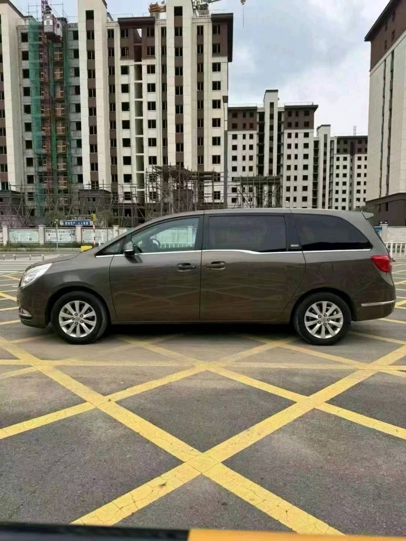 保定16年别克GL83