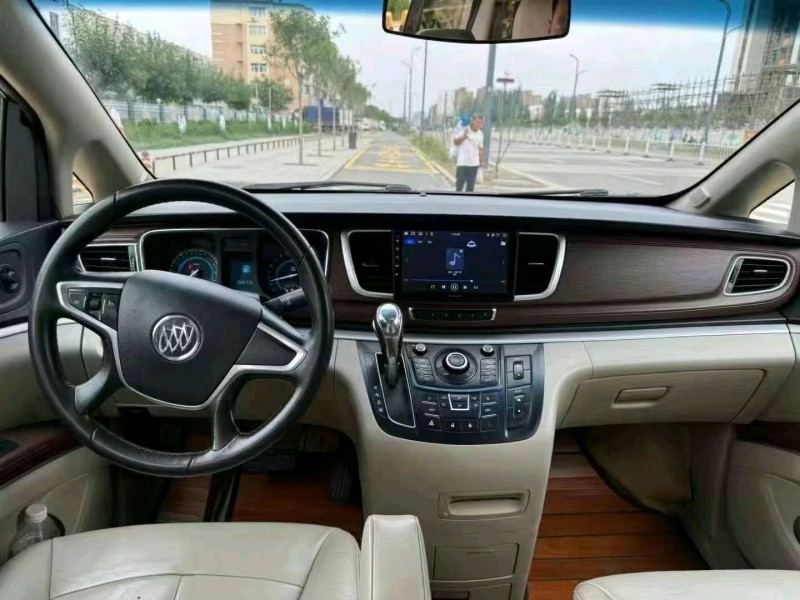 保定16年别克GL86