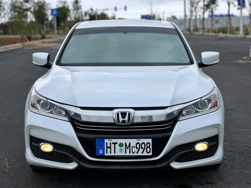 汕头18年本田雅阁1