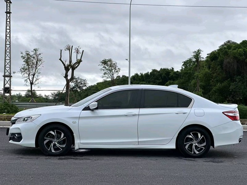 汕头18年本田雅阁3