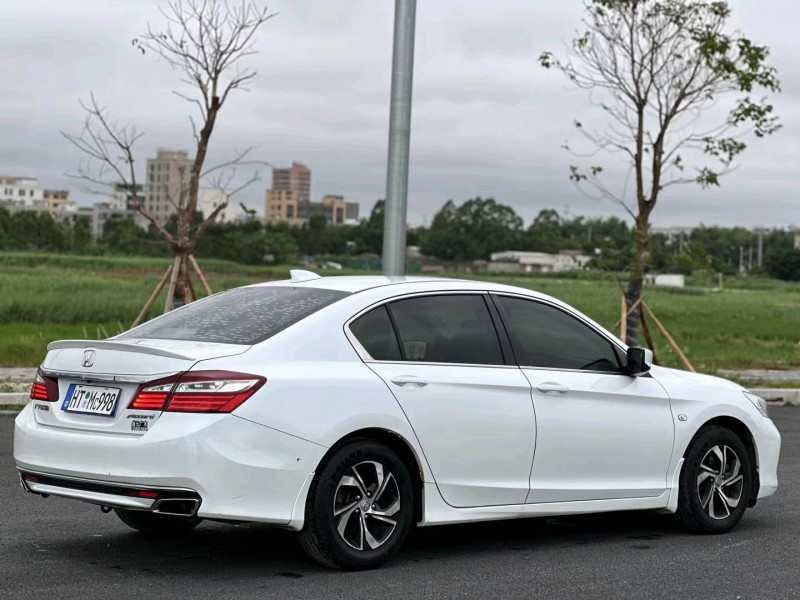 汕头18年本田雅阁8