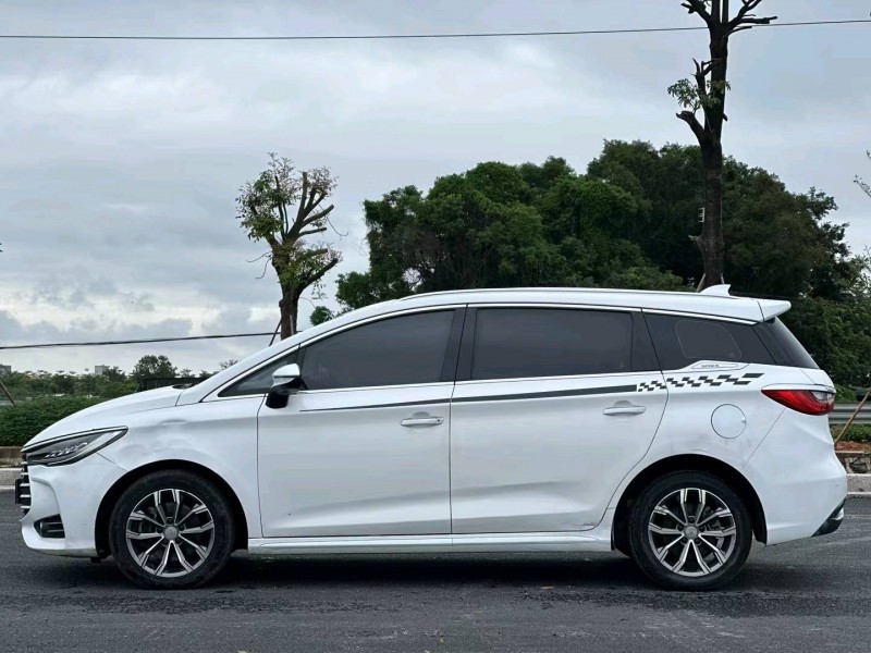 汕头19年比亚迪宋MAX3