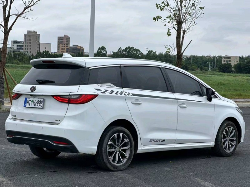 汕头19年比亚迪宋MAX8