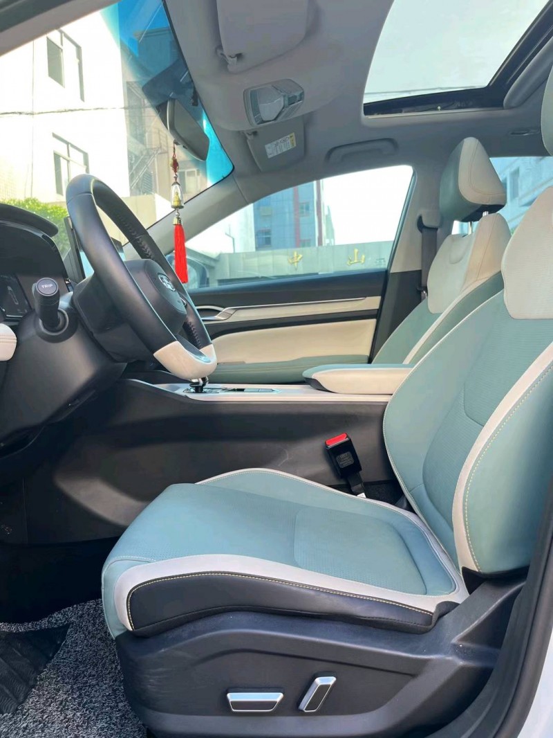 中山23年吉利帝豪8