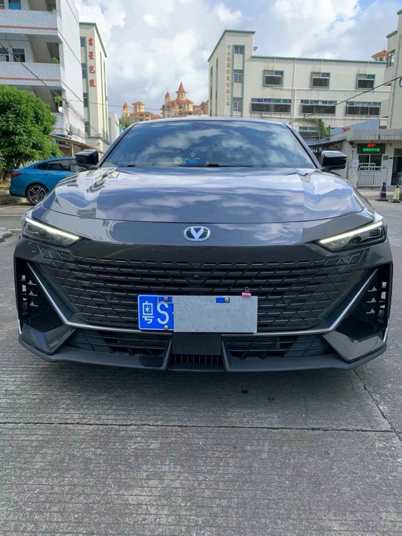 中山22年长安汽车UNI-V1