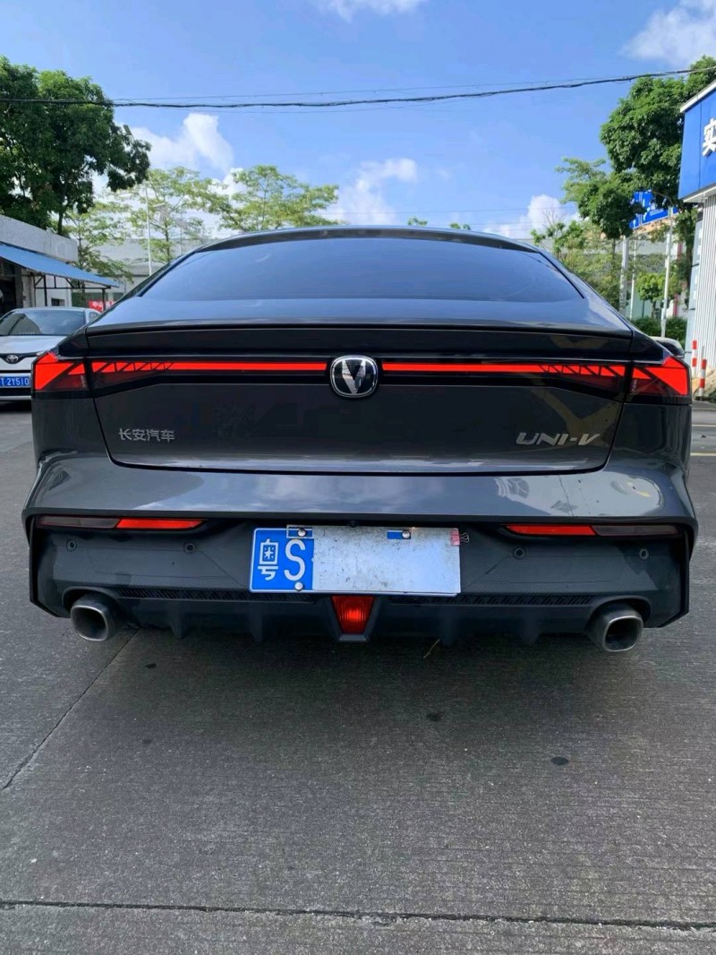 中山22年长安汽车UNI-V9
