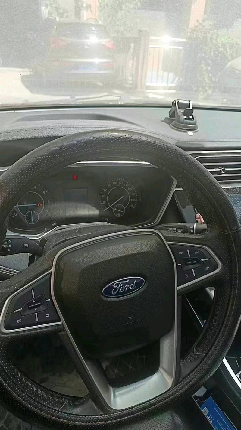 重庆20年福特领界2