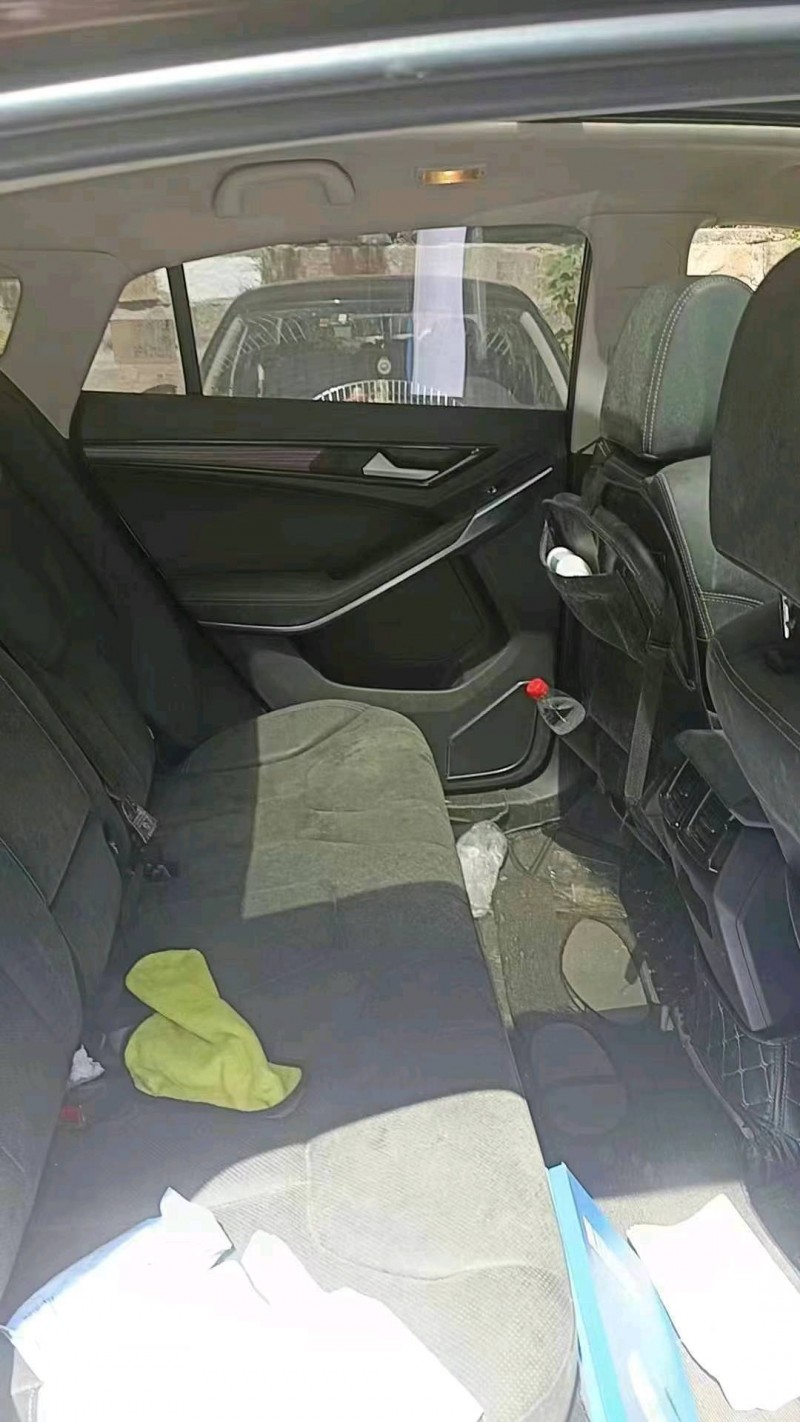 重庆20年福特领界6