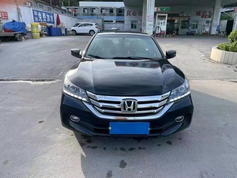 佛山16年本田雅阁1
