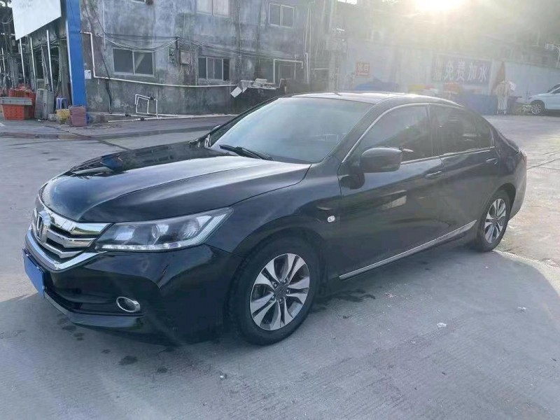 佛山16年本田雅阁2