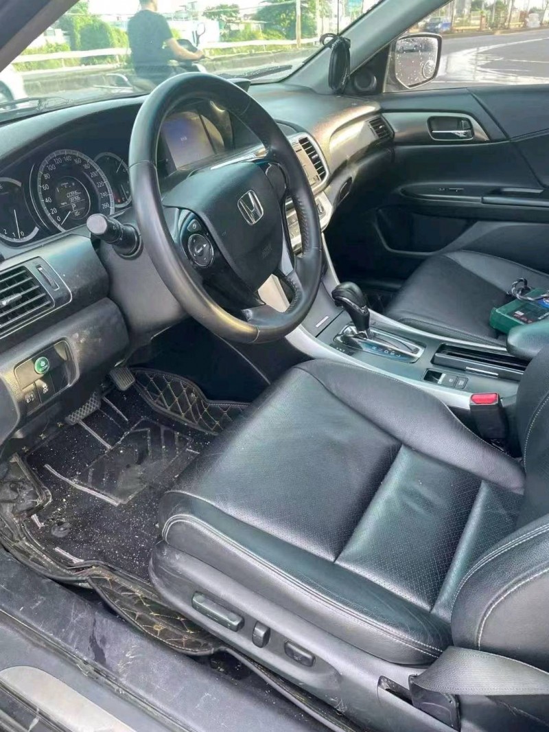 佛山16年本田雅阁3