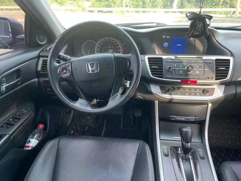 佛山16年本田雅阁5
