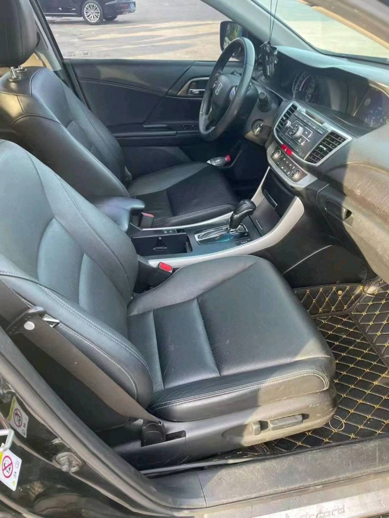 佛山16年本田雅阁9