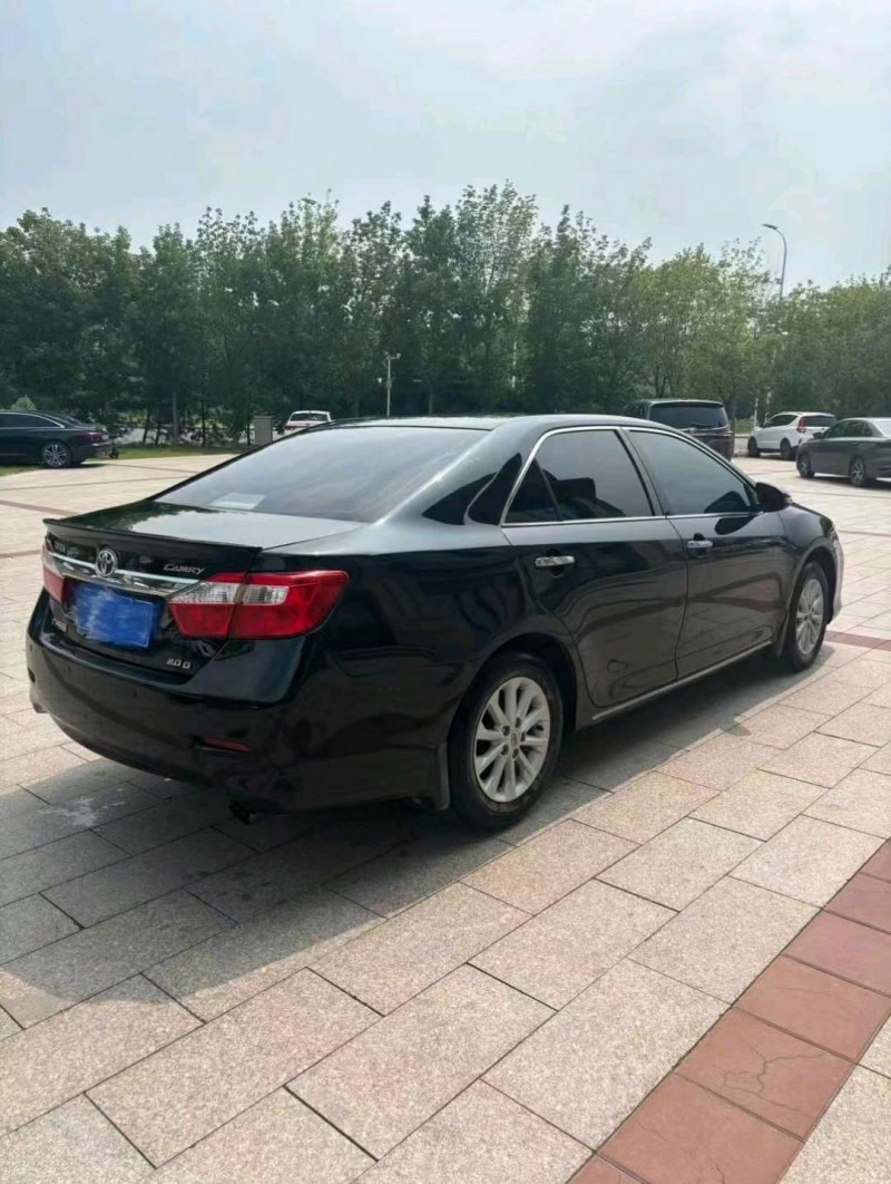 保定12年丰田凯美瑞4