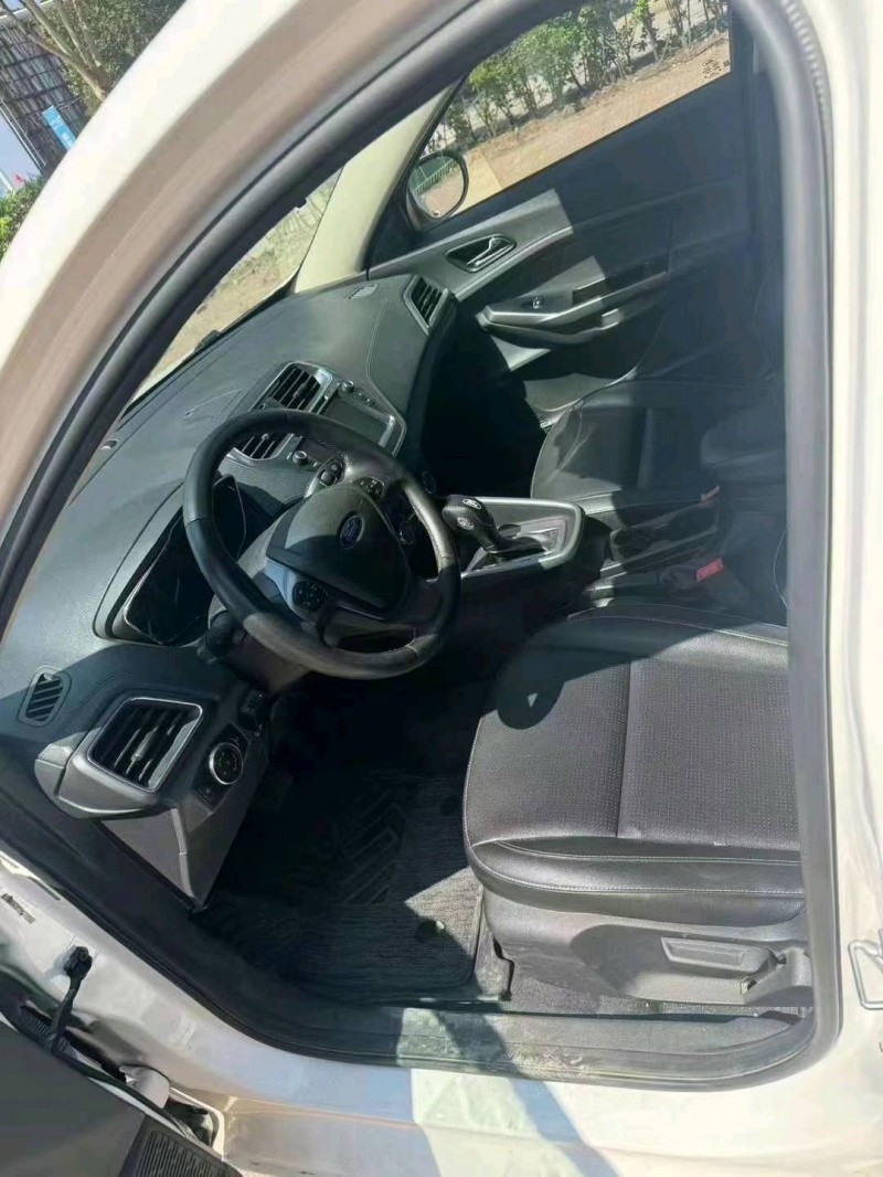 烟台18年福特福睿斯8