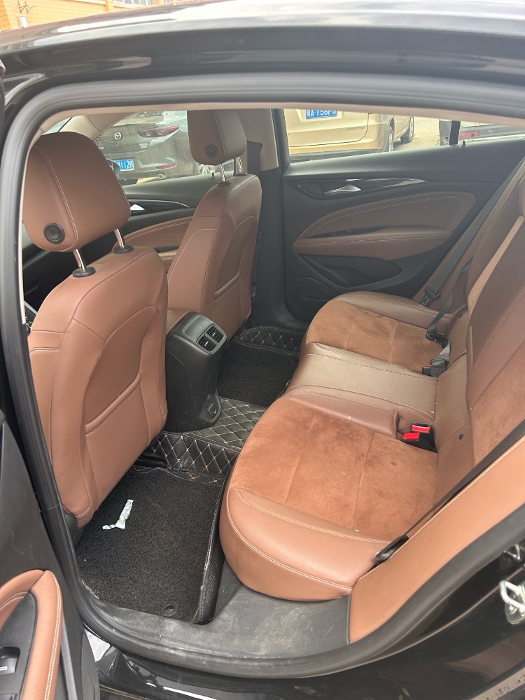 武汉18年别克君威8