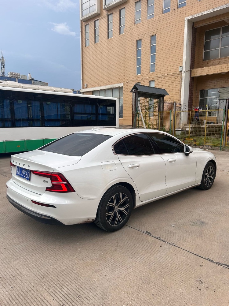 武汉22年沃尔沃S60L4