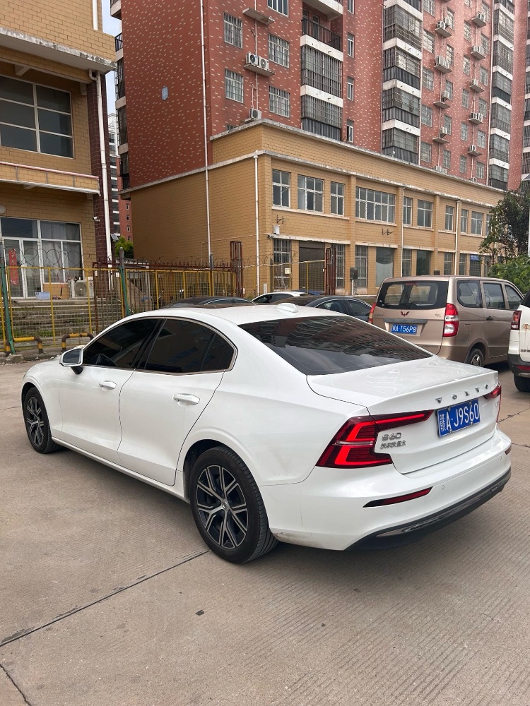 武汉22年沃尔沃S60L5