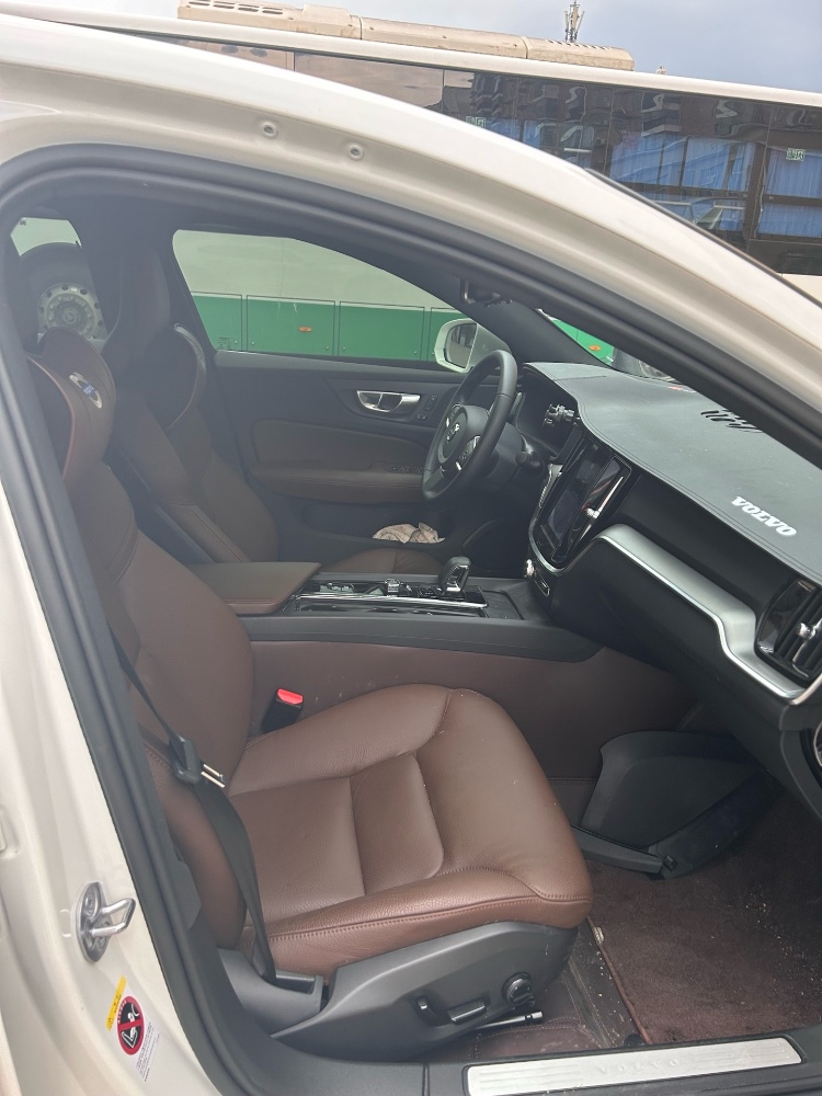 武汉22年沃尔沃S60L7