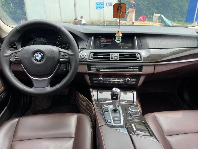 武汉17年宝马5系9