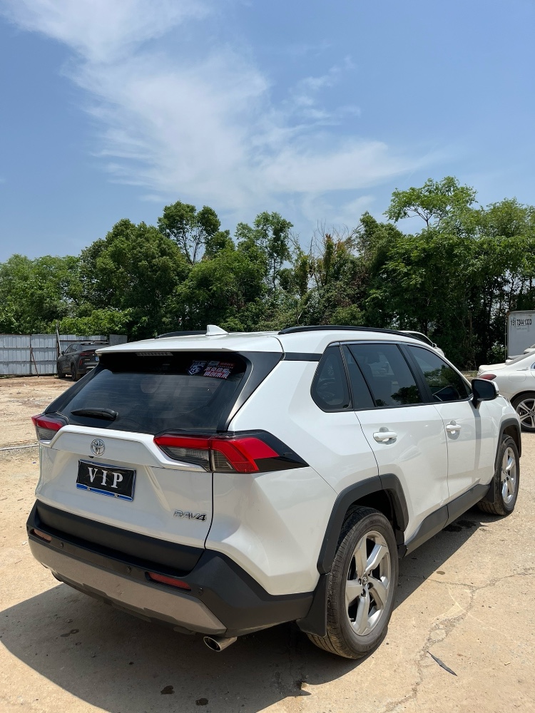 武汉21年丰田RAV44
