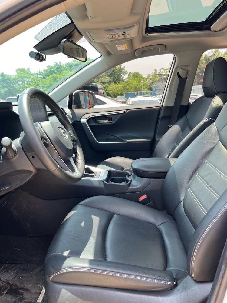 武汉21年丰田RAV47