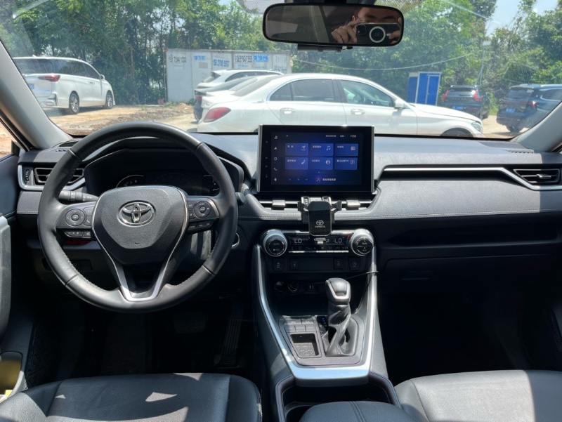 武汉21年丰田RAV49