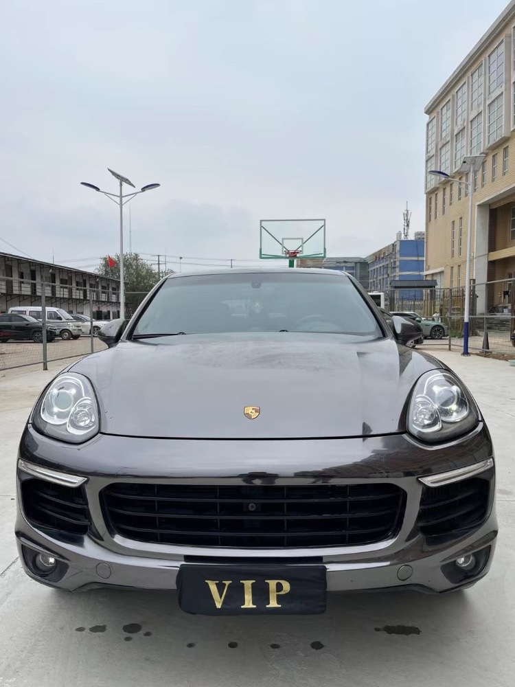 武汉17年保时捷卡宴1