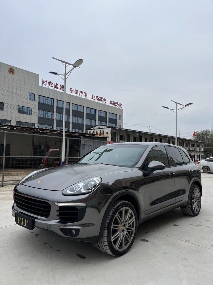 武汉17年保时捷卡宴2