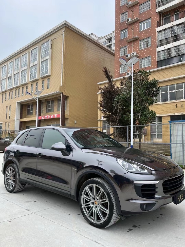 武汉17年保时捷卡宴3