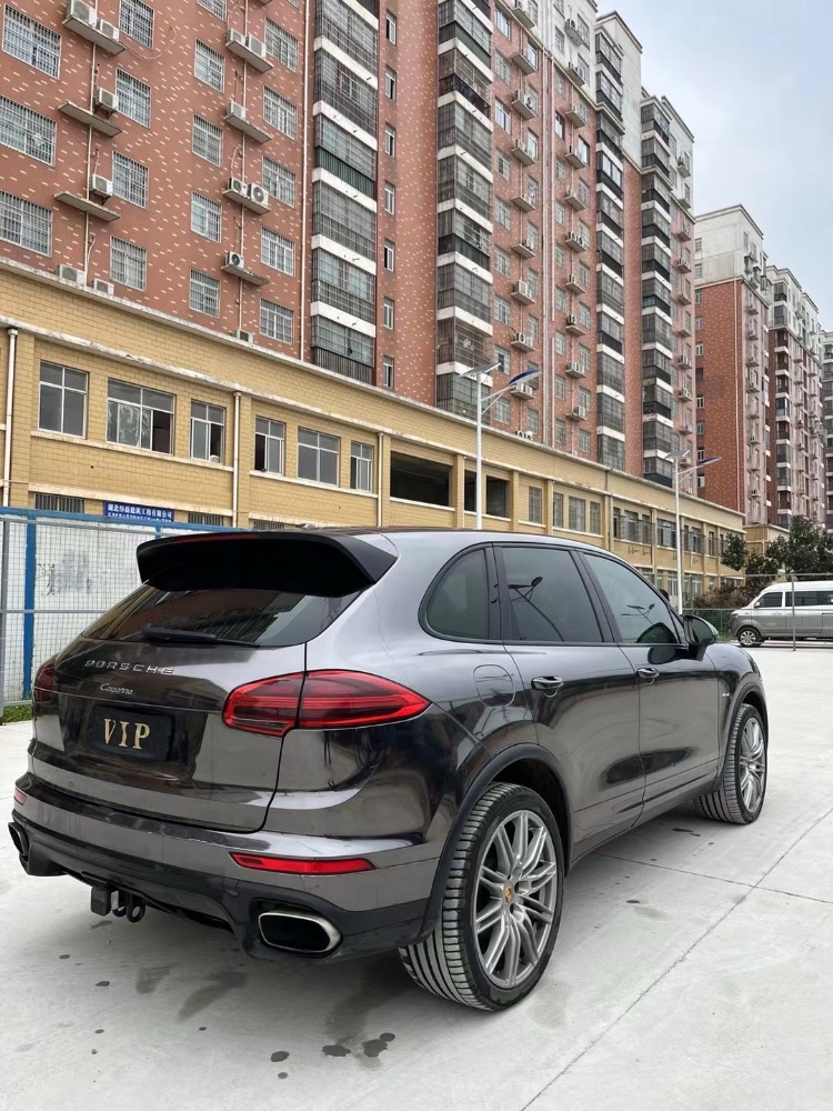 武汉17年保时捷卡宴4